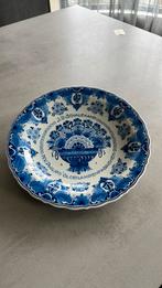 Antieke delft bord met porseleinen fles, Antiek en Kunst, Ophalen