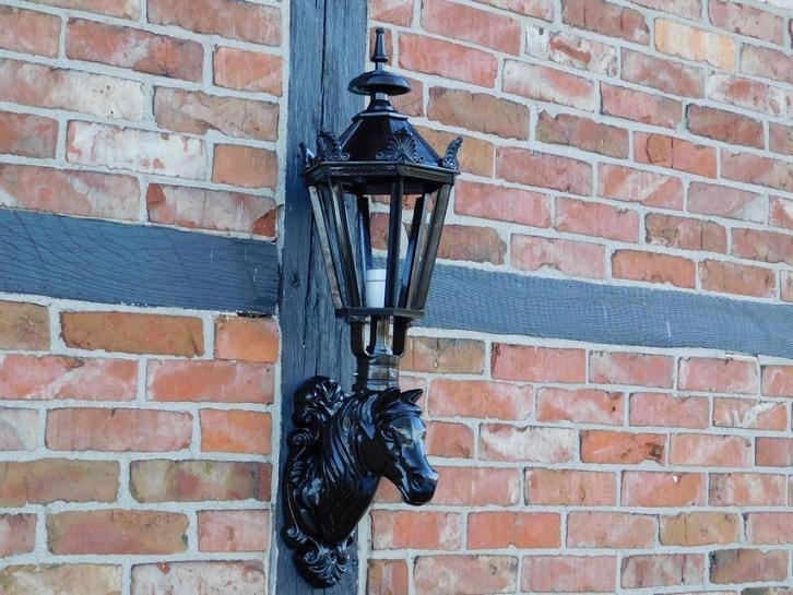 Nostalgische buitenlamp / wandlamp, paardenhoofd, zwart, Antiek en Kunst, Antiek | Lampen, Ophalen of Verzenden