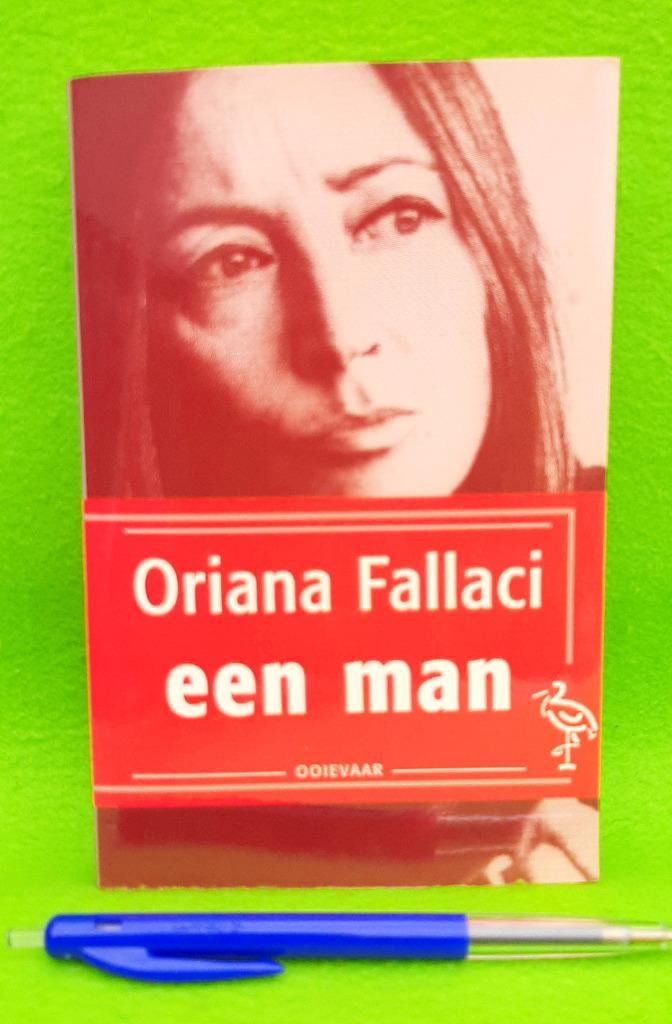 Een man - Oriana Fallaci - Boek in NIEUWSTAAT - Griekenland, Boeken, Romans, Zo goed als nieuw, Nederland, Ophalen of Verzenden