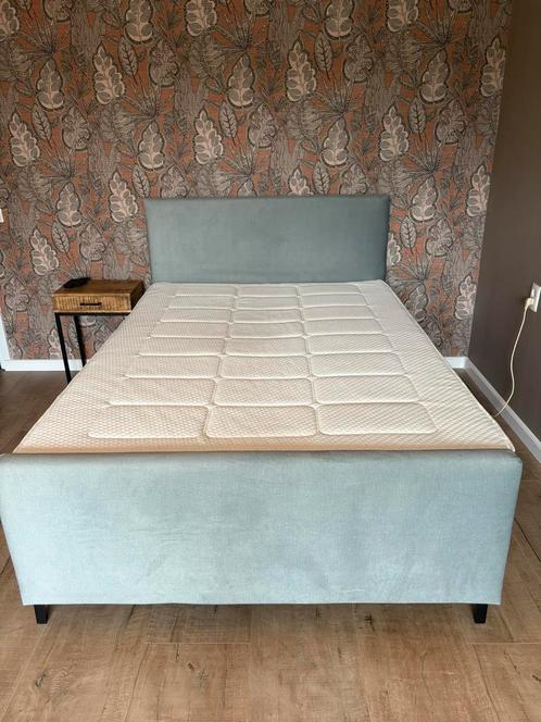 Boxspring elektrisch 140cm 3maanden oud! zo goed als nieuw., Huis en Inrichting, Slaapkamer | Boxsprings, Nieuw, 140 cm, 200 cm
