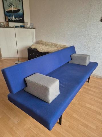 Martin Visser design bank beschikbaar voor biedingen
