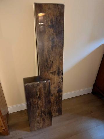 Twee zwevende wandplanken (Casaria DeubaXXL) beschikbaar voor biedingen