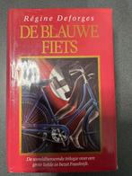 De Blauwe Fiets - Régine Deforges, Ophalen of Verzenden, Gelezen