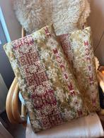 Twee kleurrijke kussens met “Sissy Boy look”, Ophalen of Verzenden, Zo goed als nieuw, Vierkant