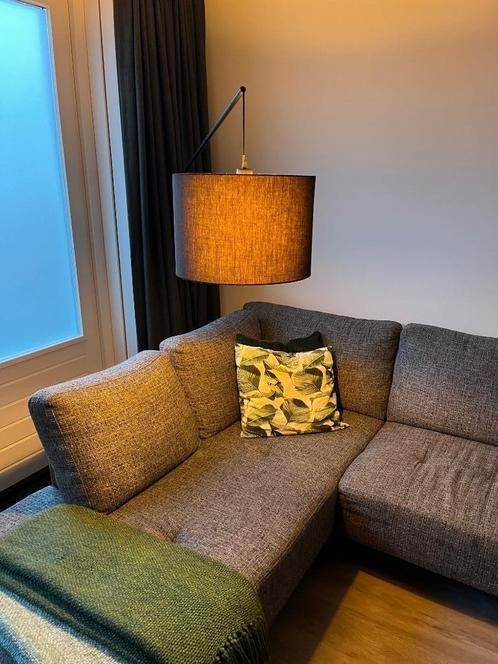 Metalen vloerlamp met zwarte, stoffen kap, Huis en Inrichting, Lampen | Vloerlampen, Gebruikt, 150 tot 200 cm, Metaal, Stof, Ophalen