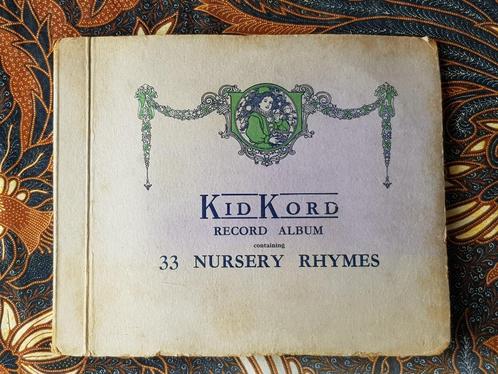 Zes schellak platen in een album met Engelse kinderversjes., Antiek en Kunst, Antiek | Woonaccessoires, Ophalen of Verzenden