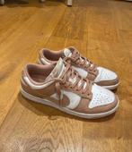 Nike dunk zalmroze, Ophalen of Verzenden, Sneakers of Gympen, Roze, Gedragen