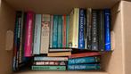 Doos vol boeken >30 stuks romans Nederlands Engels partij, Ophalen of Verzenden, Zo goed als nieuw, Populaire fictie