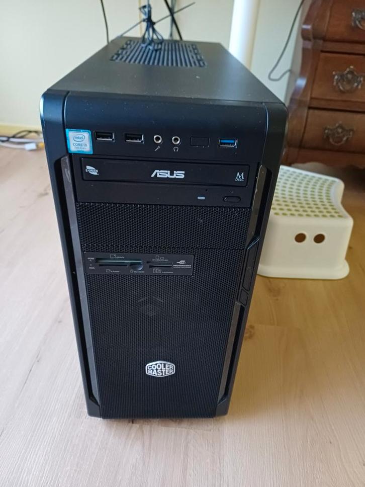 Asus Cooler Master PC met scherm, toetsenbord en muis, Computers en Software, Desktop Pc's, Gebruikt, Onbekend, HDD, Minder dan 4 GB