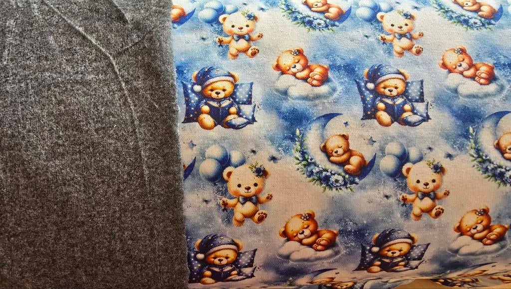 Alpen fleece digitaal bedrukt beertjes, Hobby en Vrije tijd, Stoffen en Lappen, Overige materialen, 120 cm of meer, Nieuw, Ophalen of Verzenden