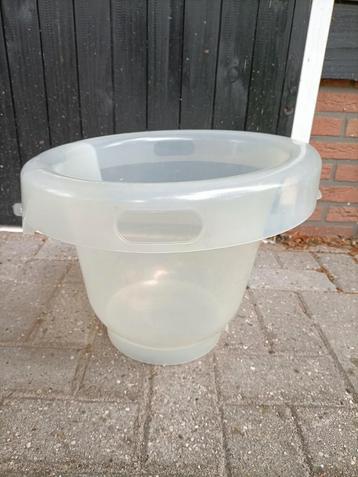 Tummy Tub, een speciaal bademmer voor pasgeboren baby's beschikbaar voor biedingen