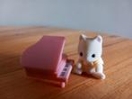 Sylvanian families zittend babykatje/roze piano, Ophalen of Verzenden, Gebruikt, Poppenhuis