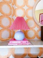 Vintage keramieken bollampje met plissekapje, Huis en Inrichting, Lampen | Tafellampen, Overige materialen, Vintage, Ophalen of Verzenden