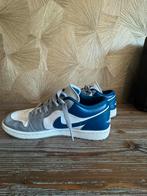 Nike air Jordan 1 low sneakers blauw en grijs 42, Ophalen of Verzenden, Zo goed als nieuw, Blauw