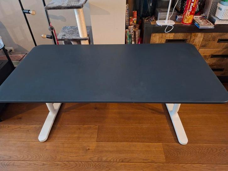 Ikea Bekant bureau 80x160 Donkerblauw, Huis en Inrichting, Bureaus, Gebruikt, Bureau, In hoogte verstelbaar, Ophalen