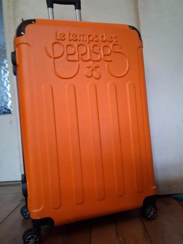 Te koop,le tempo des perises merk oranje koffer. beschikbaar voor biedingen