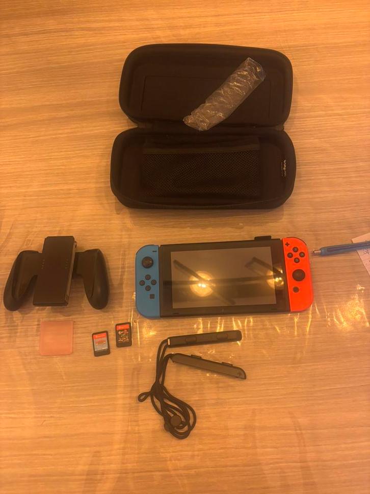 Nintendo switch + veel extra’s, Spelcomputers en Games, Spelcomputers | Nintendo Switch, Zo goed als nieuw, Switch Original, Met 2 controllers