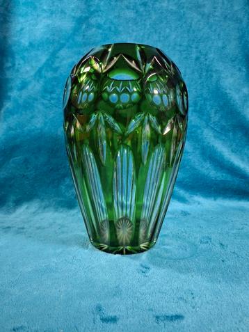 Vintage kristallen vaas beschikbaar voor biedingen