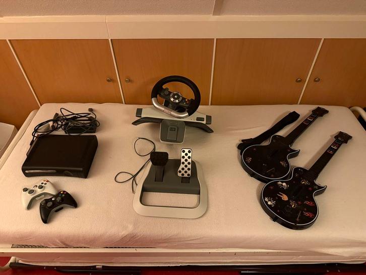 Xbox 360 met accessoires, Spelcomputers en Games, Spelcomputers | Xbox Original, Gebruikt, Met 2 controllers, Ophalen of Verzenden