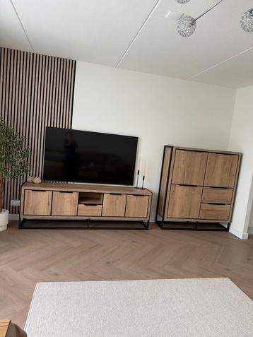 Mooie Tv meubel set, salontafel, wandkast(zo goed als nieuw) beschikbaar voor biedingen