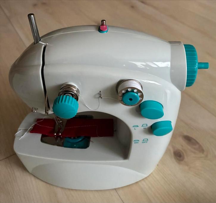 Compacte Mini Naaimachine , nieuw, geschikt voor Beginners!, Hobby en Vrije tijd, Naaimachines en Toebehoren, Nieuw, Naaimachine