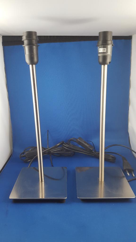 2x metalen lampvoet Ikea Grundton, tafellamp. 5A5, Huis en Inrichting, Lampen | Tafellampen, Gebruikt, Minder dan 50 cm, Ophalen of Verzenden