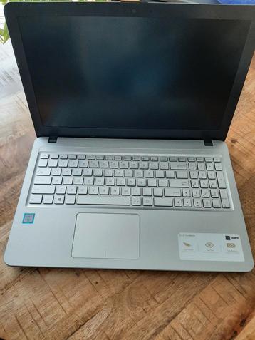 Asus Vivobook Laptop - amper gebruikt  beschikbaar voor biedingen
