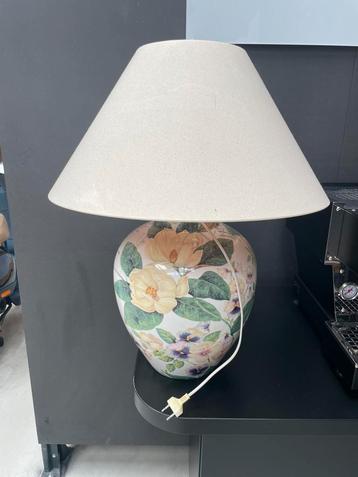 Vaaslamp 67cm hoog beschikbaar voor biedingen