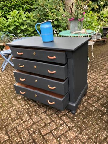 Commodekast/ladenkast/tv kast/oud grenen commodekast beschikbaar voor biedingen