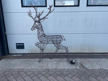 Kerst decoratie, metalen hert met verlichting  beschikbaar voor biedingen