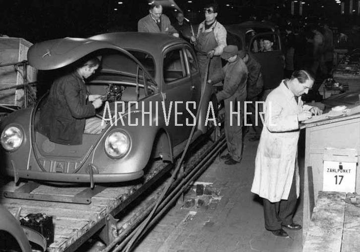 Volkswagen Beetle –  VW Bug – VW Käfer 1947 production line, Verzamelen, Automerken, Motoren en Formule 1, Nieuw, Auto's, Verzenden