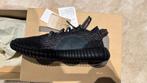 Yeezy Boost 350 Pirate Black maat 36, Ophalen, Nieuw, Zwart