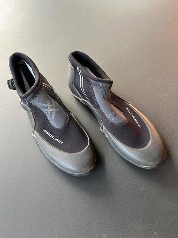 Surfschoenen / waterschoenen beschikbaar voor biedingen