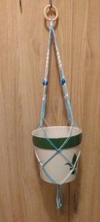 2 Handgemaakte Macrame planten hangers lichtblauw wit 79 cm, Ophalen of Verzenden, Overige soorten, Minder dan 100 cm