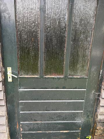 Hardhouten deur beschikbaar voor biedingen