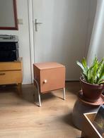Vintage Zalmroze Nachtkastje/Bijzettafeltje, Ophalen, Gebruikt, Hout, Minder dan 45 cm