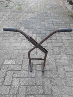 Antieke straat banden betonbanden plaatsen tang stratenmaker, Ophalen