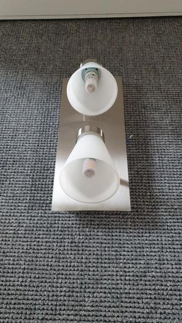 Lampen, dubbele spot beschikbaar voor biedingen