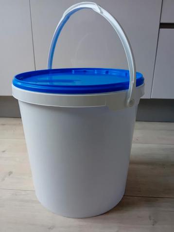 Emmers met deksel 20L (10 voor 30.-) 2 kleuren beschikbaar voor biedingen