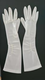 Vintage trouwhandschoenen/bruidshandschoenen ivoor met glans, Antiek en Kunst, Ophalen of Verzenden, Dames