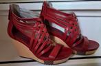 Houten sleehak rood leer Ecco Naturals mt 38 zgan, Kleding | Dames, Schoenen, Ophalen of Verzenden, Zo goed als nieuw, Rood, Sandalen of Muiltjes