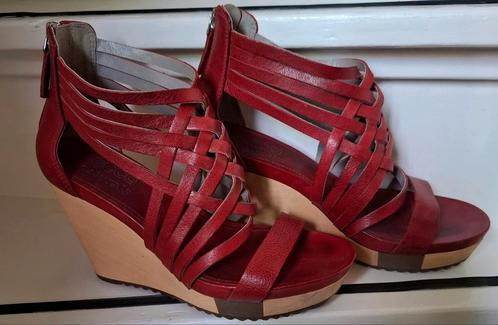 Houten sleehak rood leer Ecco Naturals mt 38 zgan, Kleding | Dames, Schoenen, Zo goed als nieuw, Sandalen of Muiltjes, Rood, Ophalen of Verzenden