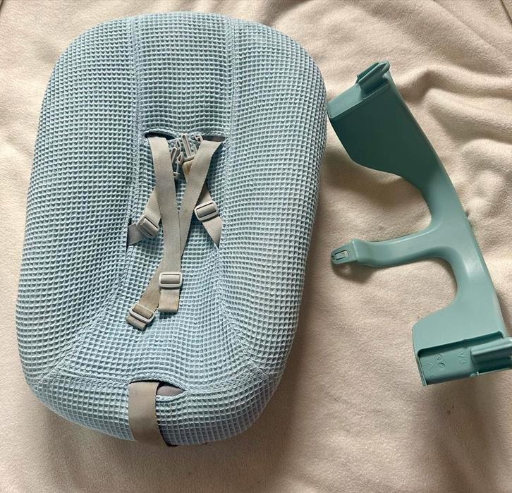 Tripp Trapp Newborn Set babyset aqua blauw + Extra Wafelhoes, Kinderen en Baby's, Kinderstoelen, Zo goed als nieuw, Meegroeistoel