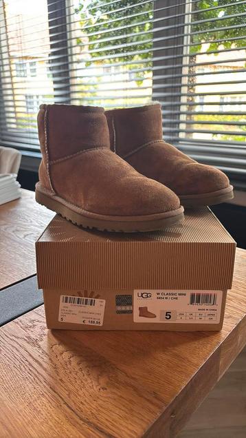 Ugg classic mini beige maat 36 beschikbaar voor biedingen