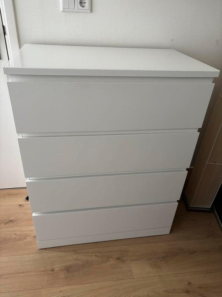 IKEA Malm ladekast met glasplaat - 4 lades, Huis en Inrichting, Kasten | Ladekasten, Zo goed als nieuw, Minder dan 100 cm, 50 tot 100 cm