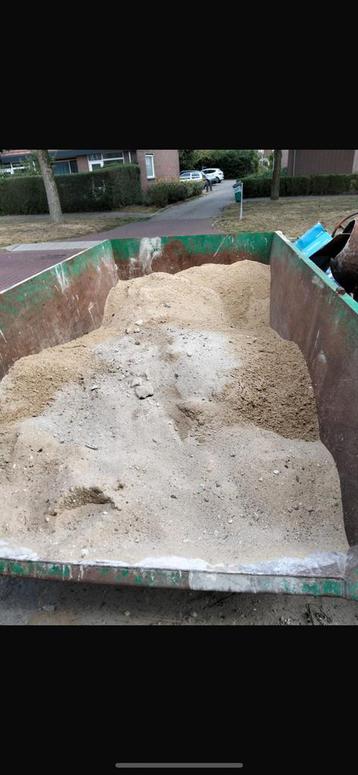 Gratis ophoog zand beschikbaar voor biedingen