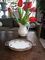 Dienblad met vergeet mij nietjes en lelietje der dalen., Ophalen