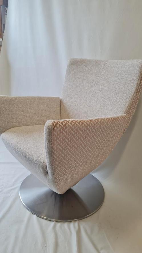 Nieuw gestoffeerde draai fauteuil, Huis en Inrichting, Fauteuils, Nieuw, 50 tot 75 cm, Ophalen