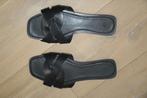 Leuke zwarte slippers van H&M, maat 41, ZGAN!!, Slippers, H&M, Zwart, Ophalen of Verzenden