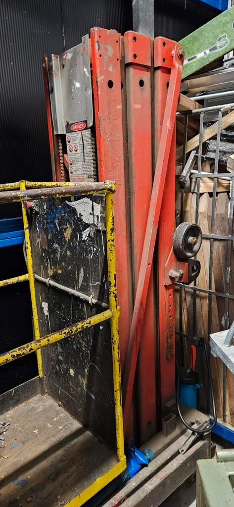Hoogwerker 8.25 meter TV25 230volt ,moet nagekeken worden, Zakelijke goederen, Machines en Bouw | Liften, Steigers en Ladders